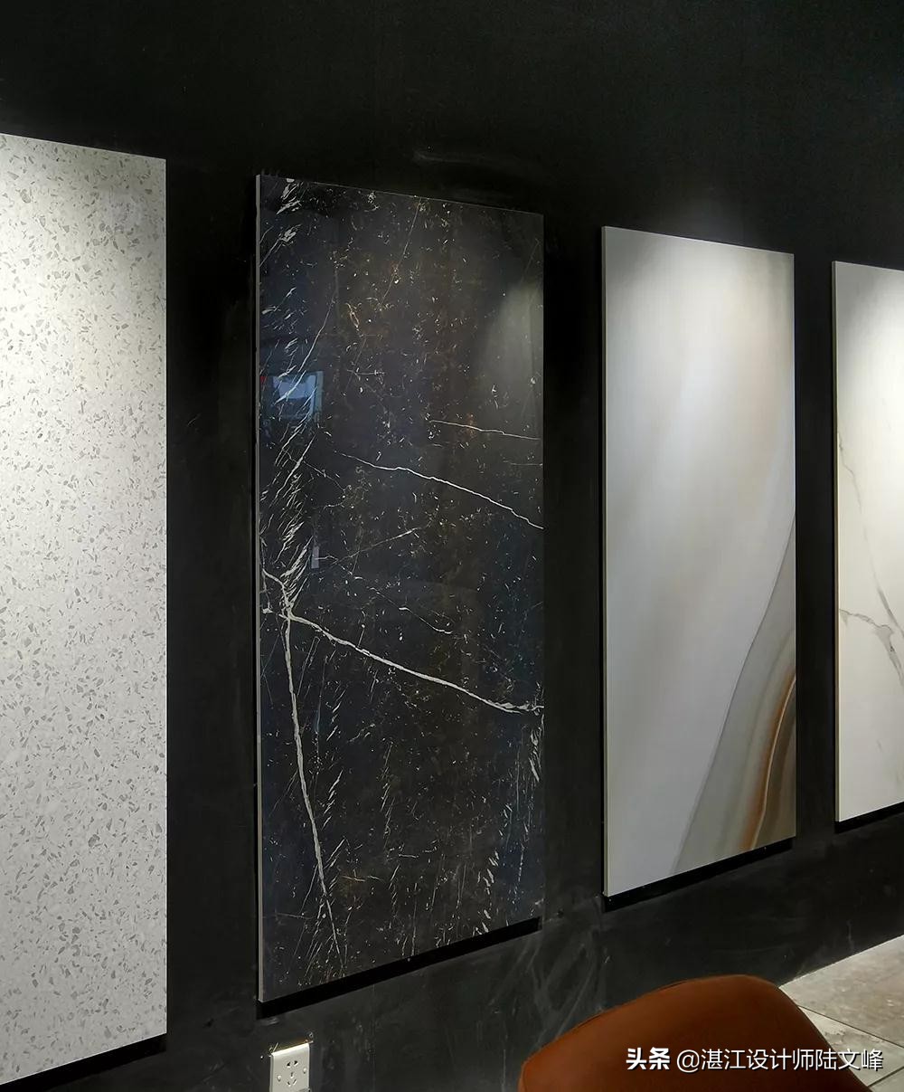 大理石瓷砖永不过时的地砖颜色,有大理石纹的浅灰色瓷砖