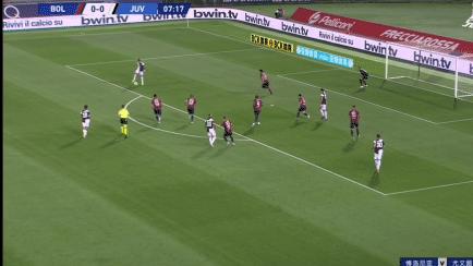 c罗0-2翻盘球迷反应,c罗被守门员打到脸