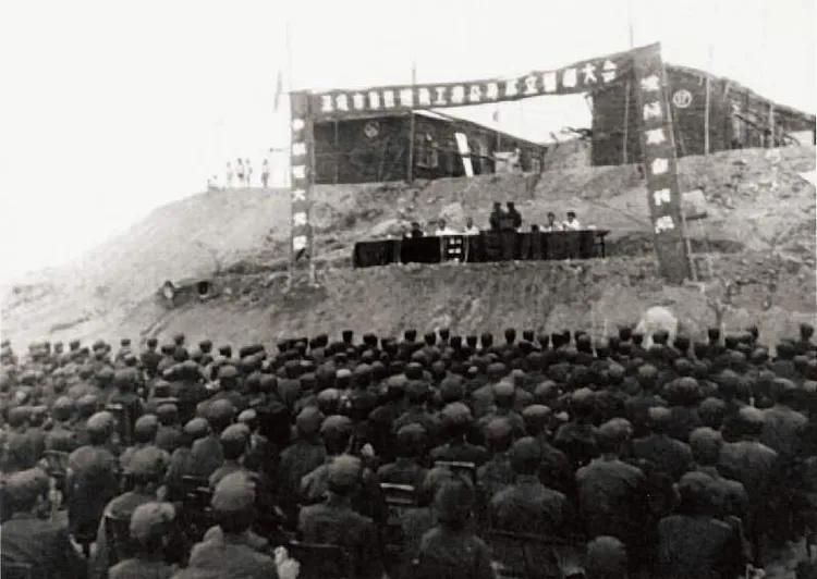 赞美拓荒者的七律诗,拓荒者的五律诗