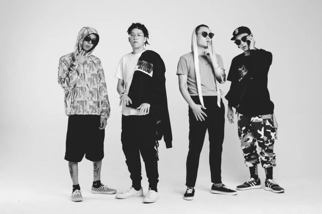 上海草莓基地挖草莓苗,超级草莓上海