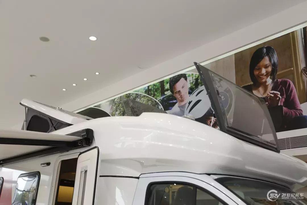 36.98万的轻卡房车,最新款2.5米湖光自动挡房车