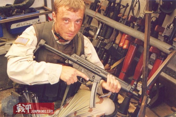 美国黑鹰战机坠落视频,十部顶级战争大片黑鹰坠落