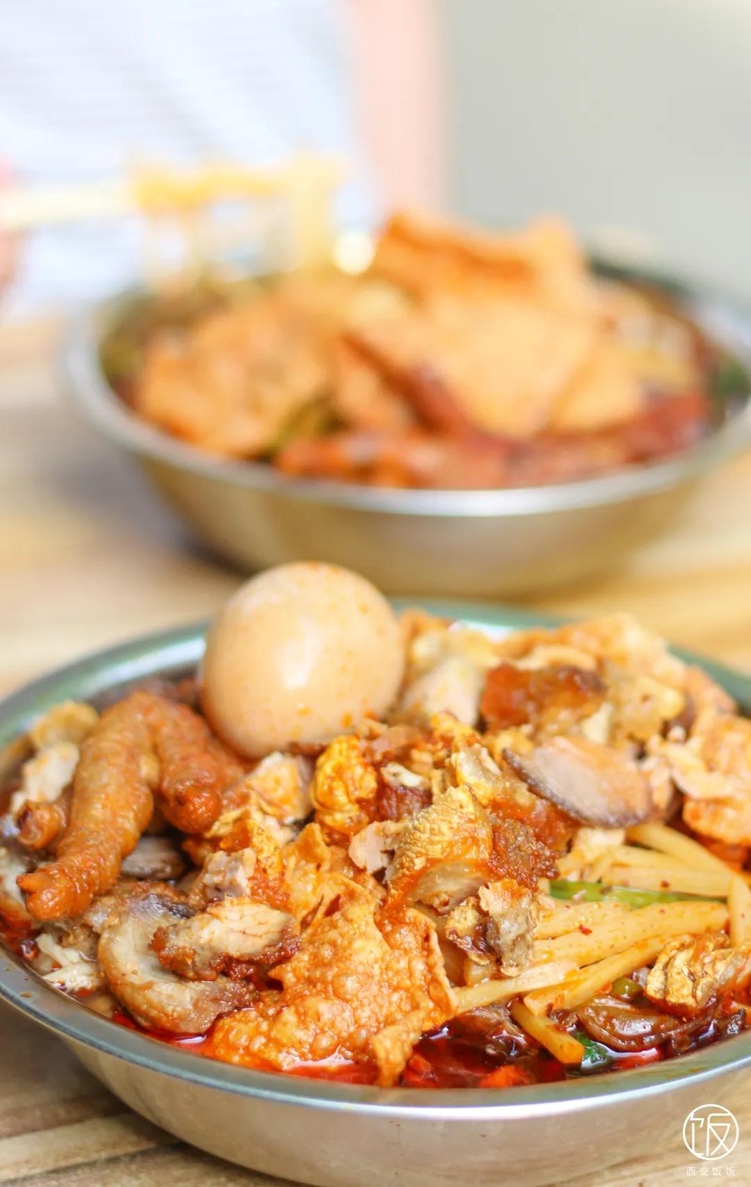 又香又臭的螺蛳粉太美味了,又臭又香螺蛳粉真的很好吃