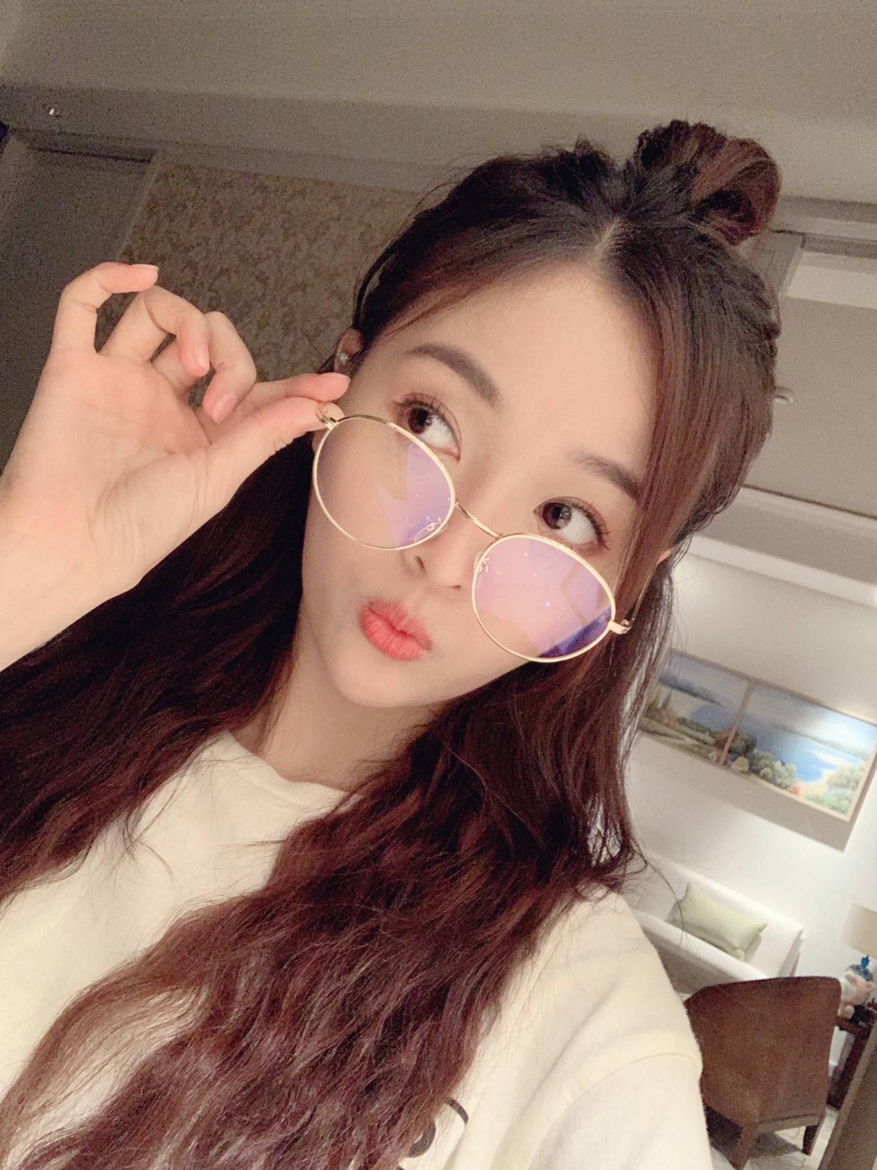 可爱显脸小披发发型,显脸小披发发型女2020流行发型