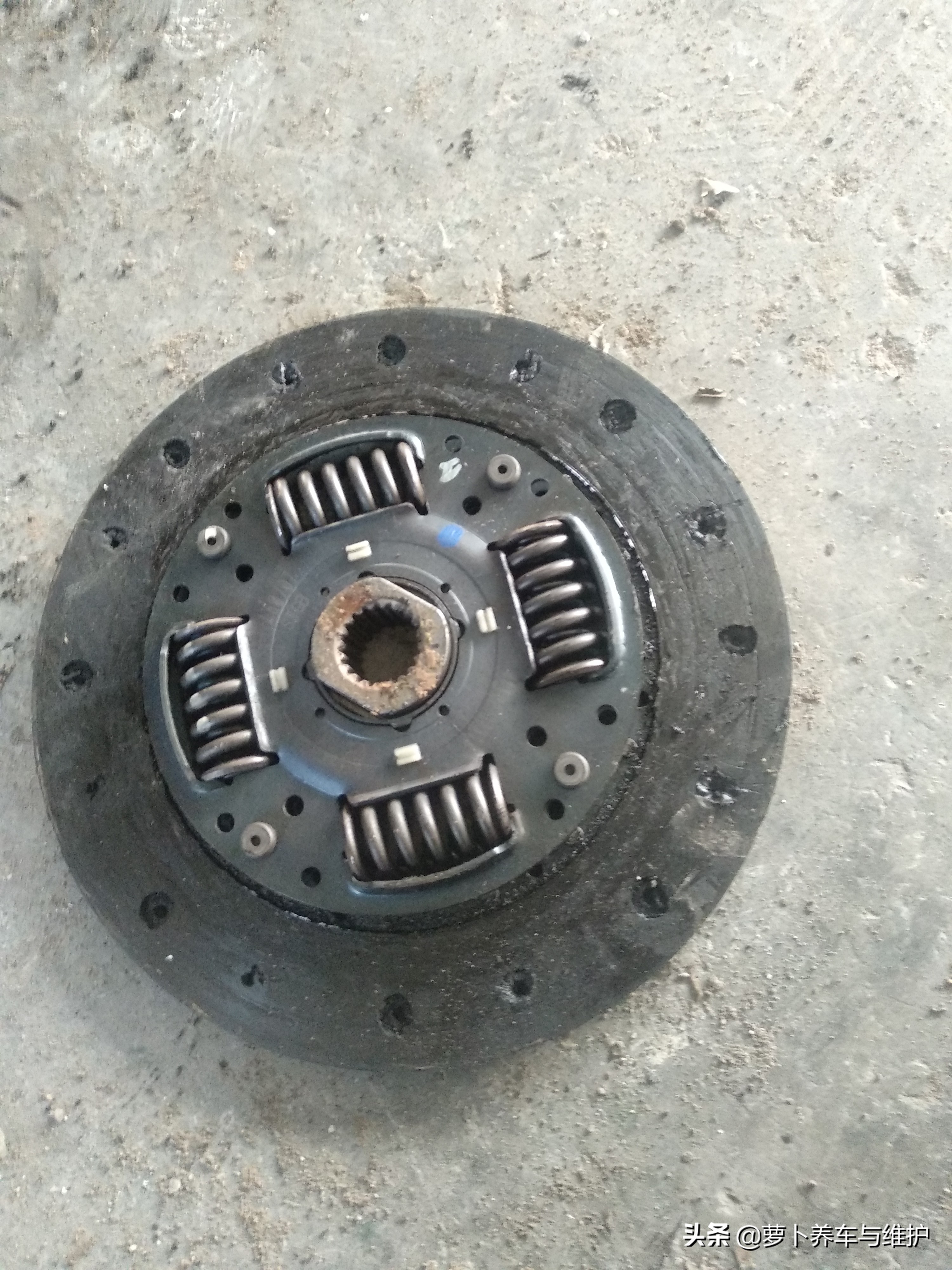 起亚k4行驶中加速嘎嘎响然后不响,起亚k2过路面嘎吱响