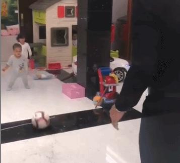 c罗儿子踢球的基因,c罗的二儿子足球天赋