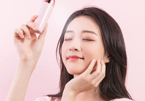 保湿喷雾什么时候用最合适,定妆喷雾在保湿前喷还是保湿后喷