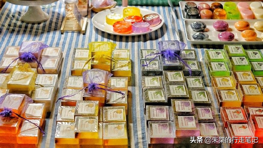 西双版纳摆地摊需要具备哪些东西,夜市摆地摊赚钱的三大技巧