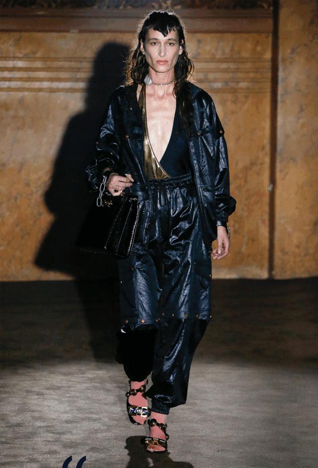 母亲节给妈妈做什么样的包包,母亲节该送什么样的包包