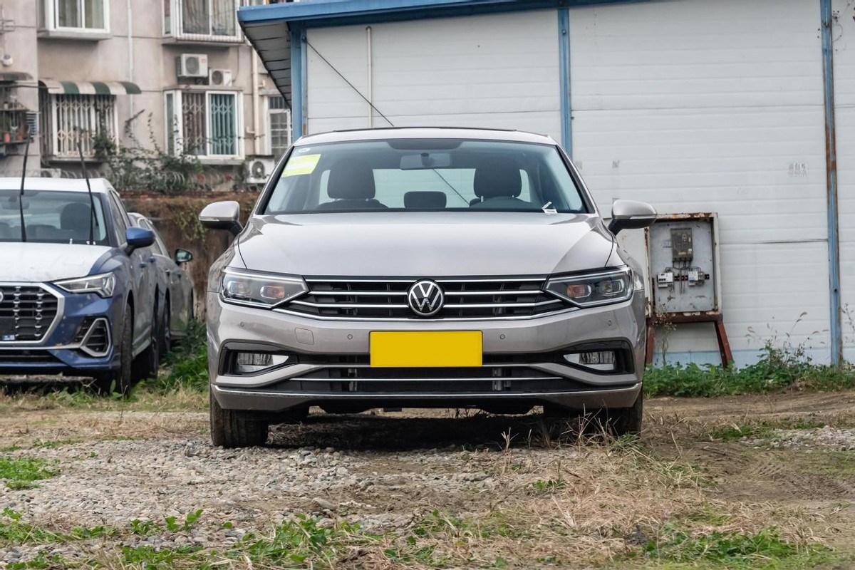 价格差2万选速腾还是轩逸,速腾和迈腾落地价