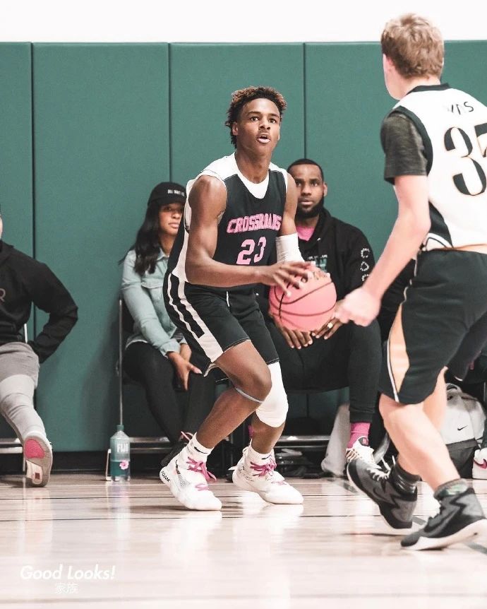 看到乔丹夺冠，詹姆斯哭了！老冤家今天投诉詹姆斯，老詹请求原谅