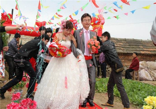 二婚婚礼注意事项和禁忌,婚礼现场拜父母有哪些禁忌