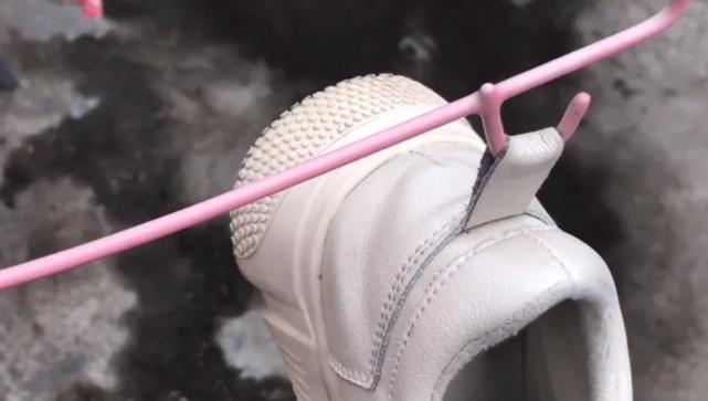 鞋子后面的小尾巴可以修吗,鞋子后面的小尾巴怎么去除