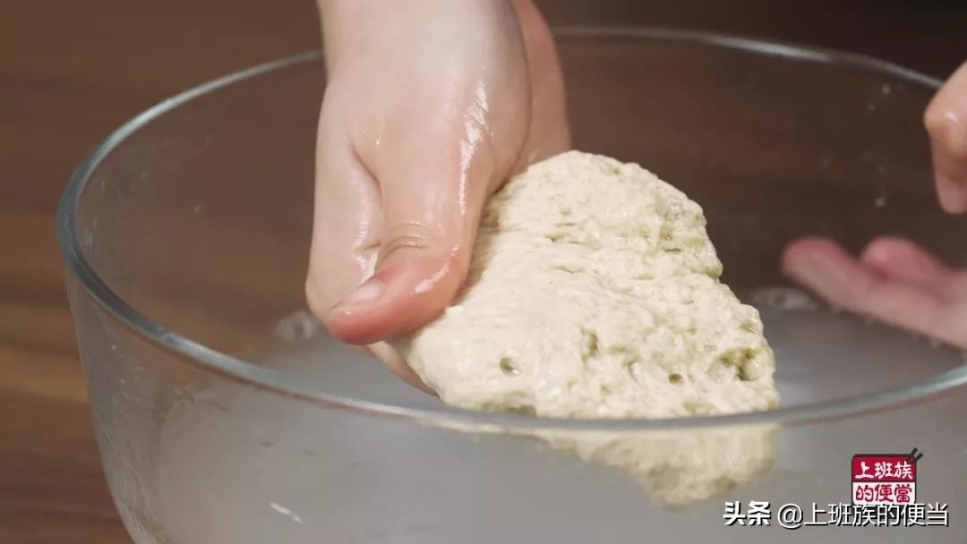 三分钟搞定劲道又爽滑的凉皮,想吃凉皮不用买了教你配方