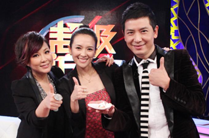 李静女儿罕见晒白裙美照,李静晒与16岁女儿合照