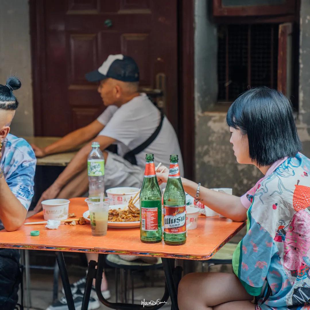 武汉吴长子卤菜,武汉卤菜店视频