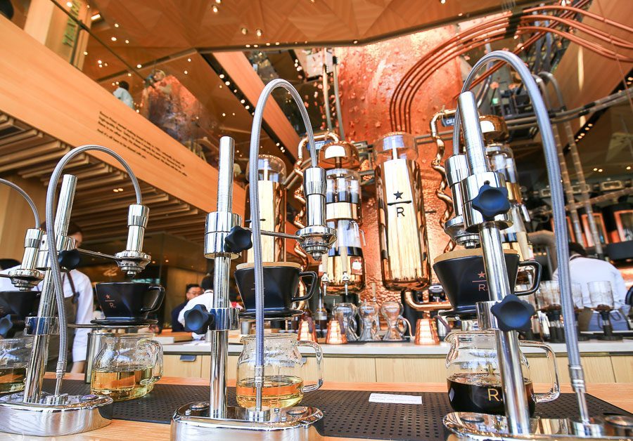 东京｜堪比艺术馆的星巴克臻选®烘培工坊樱花海中品满分咖啡