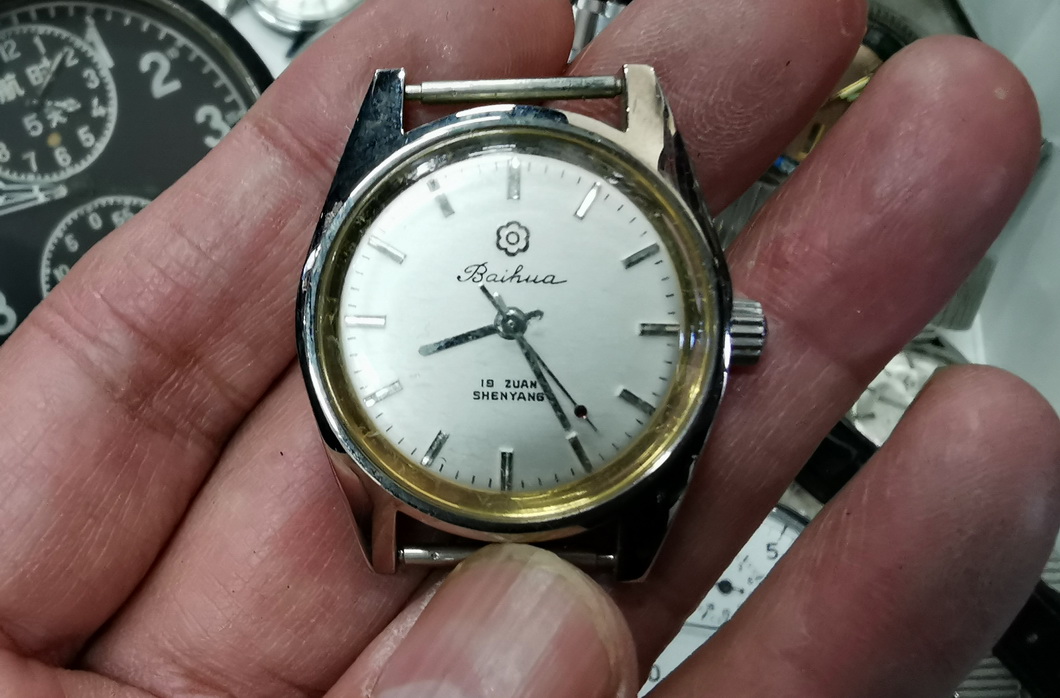 古玩市场古董表,逛古玩地摊淘到旧书