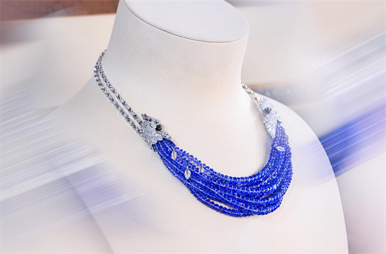 至美深湾，遇见薇妮体雕WENĒE高定华服及卡地亚高级珠宝