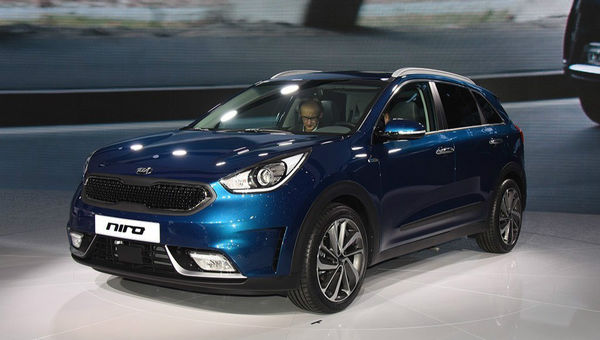 起亚极睿新款,2020款起亚极睿混动版海外实拍