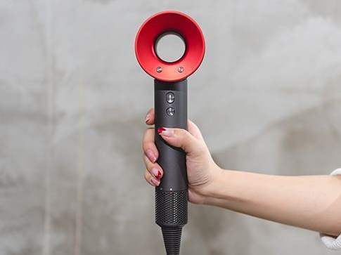 墙壁脏了擦不掉怎么办,墙壁脏了有泥巴怎么去除