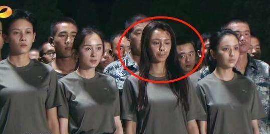 欧阳娜娜和周冬雨是什么关系,28岁的周冬雨图片