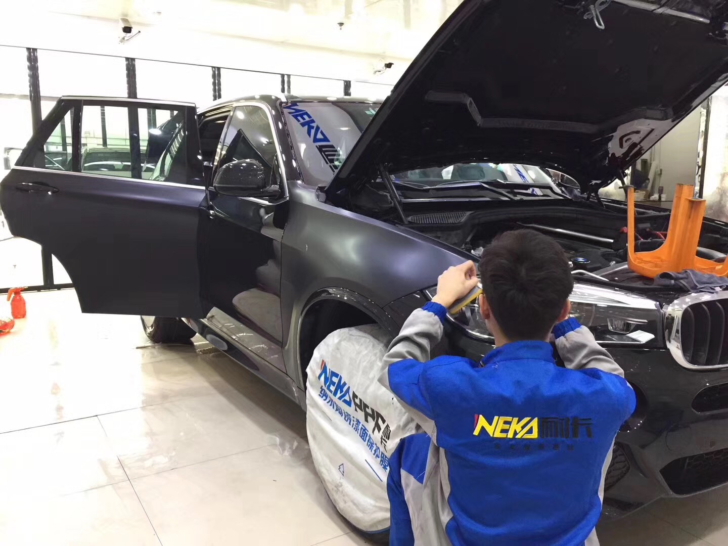 宝马x5隐形车衣完工效果,宝马x5大师风系列隐形车衣