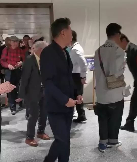 采访中陈道明和葛优,陈道明对葛优的态度