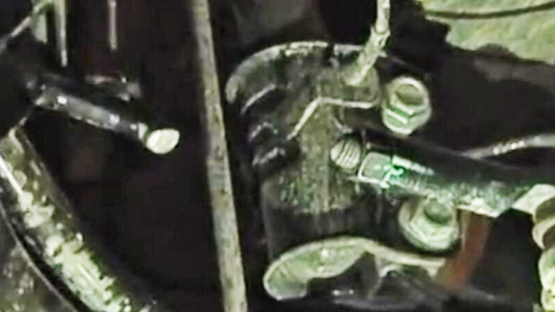 汽车转向拉杆掉了怎么办,车辆转向拉杆断裂会导致什么问题