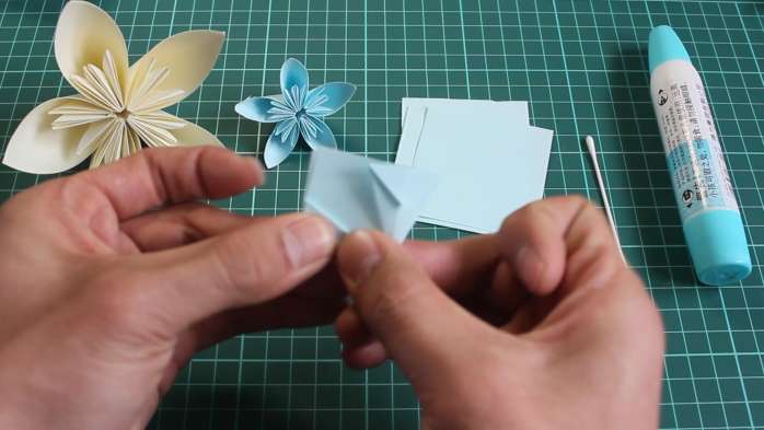 折纸樱花灯笼步骤图解,樱花绣球花折纸教程