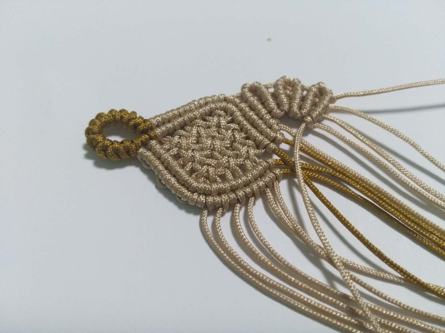 编绳花做法,手绳复杂编织教程