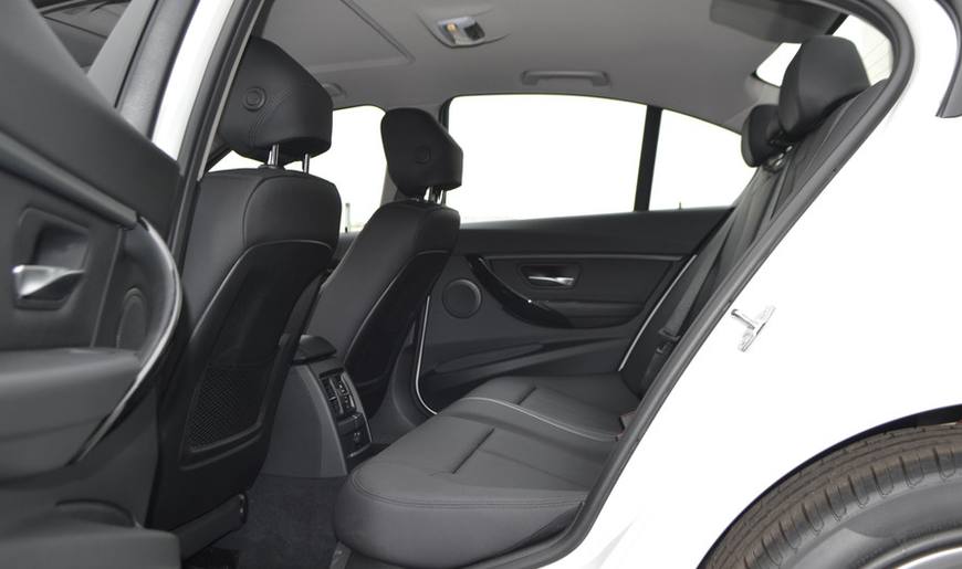 宝马318i是三缸车还是四缸车,宝马318i是三缸吗