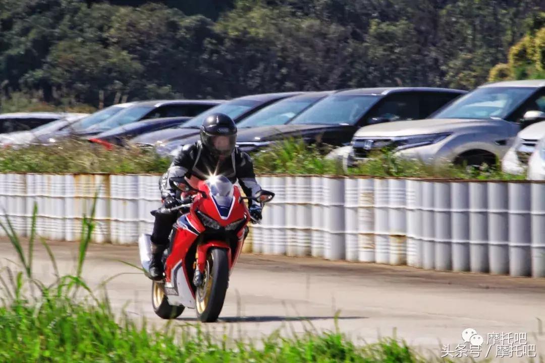 18年本田cbr1000rr国内售价,2014年本田cbr1000rr评测