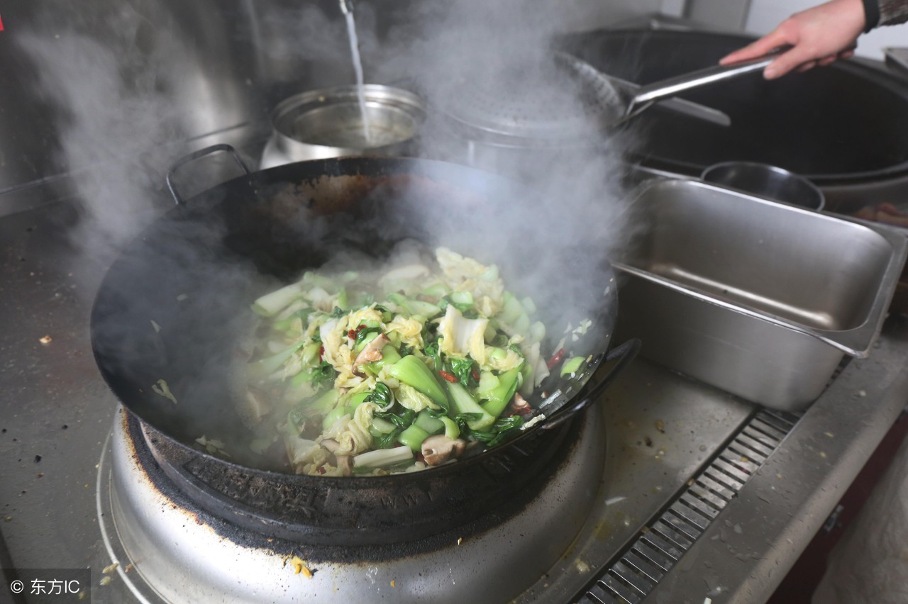 炒菜时一不小心调料放多了怎么办?一招教你如何进行弥补!