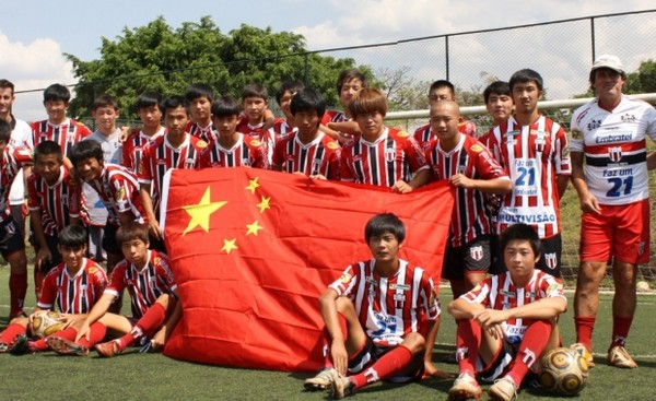 非洲以外，黑人最多的国家，中国人喜欢去这里学踢球