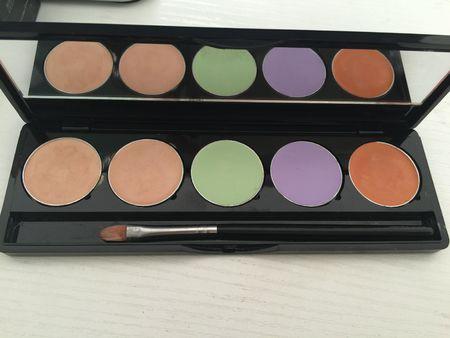 新手眼妆彩妆工具有哪些种类,彩妆教程日常化妆用品怎么用的