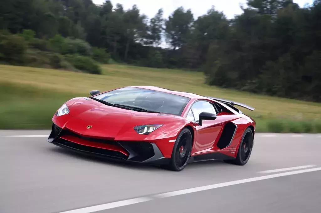 别以为豪车的名字多么洋气其实一个个土的掉渣