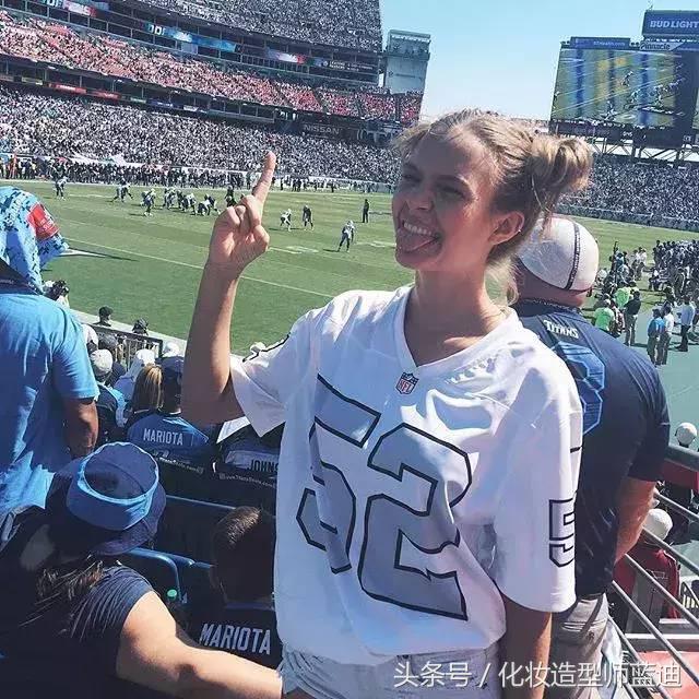 她是成长在同性家庭的试管婴儿，凭满满正能量成为维密“新一姐”