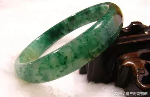 315打假必看：肉眼鉴定翡翠有妙招，看完再也不当冤大头