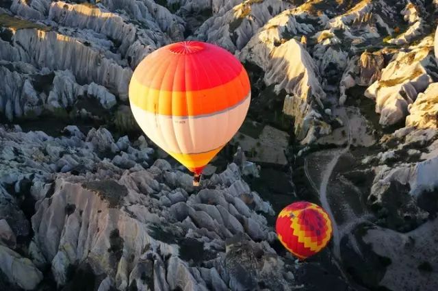 土耳其热气球八日游,旅游胜地卡帕多西亚热气球之旅