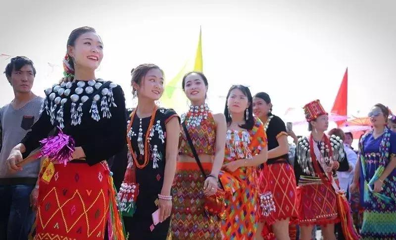 读本专题丨这群老外在芒市：在赛场上奔跑，在美景中流连