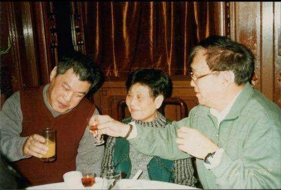 翻出张旧照片,翻出陈旧的老照片