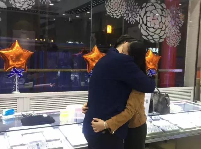 买戒指男朋友说没钱,买珠宝被骗他说不想要可以退货吗