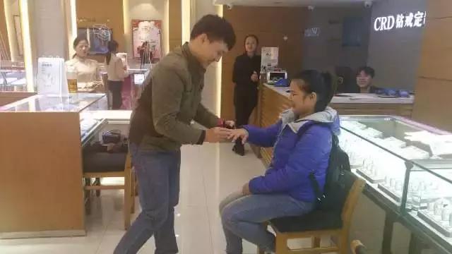 买戒指男朋友说没钱,买珠宝被骗他说不想要可以退货吗