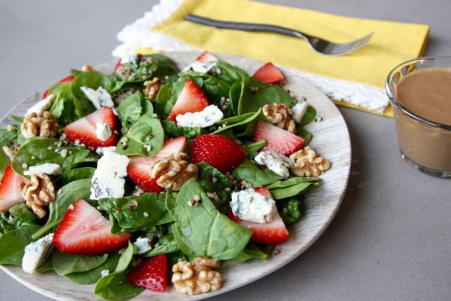 陈冠希吃的苹果,陈冠希吃的白草莓什么品种