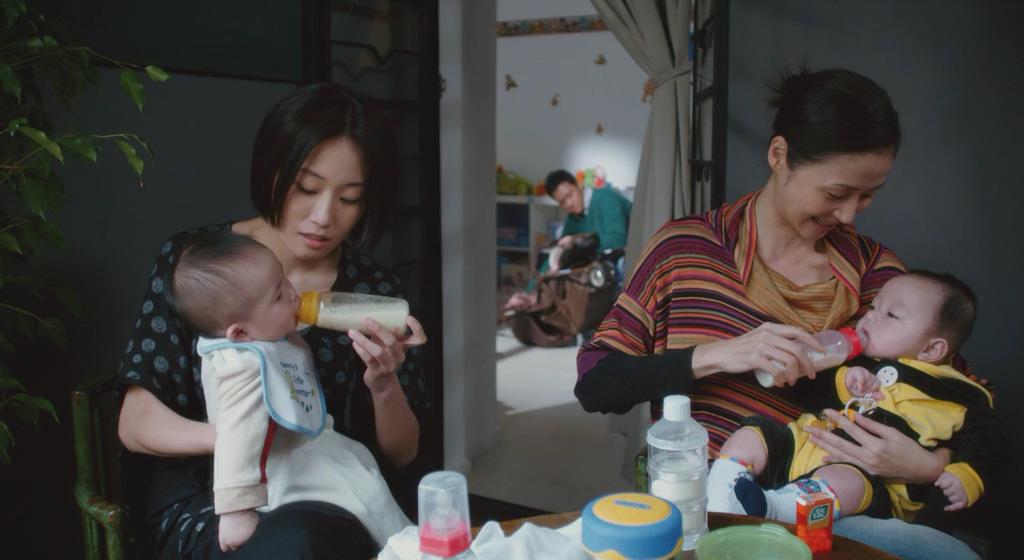 同性恋是否需要有个孩子?她们意外怀孕,还决定生下自己的孩子