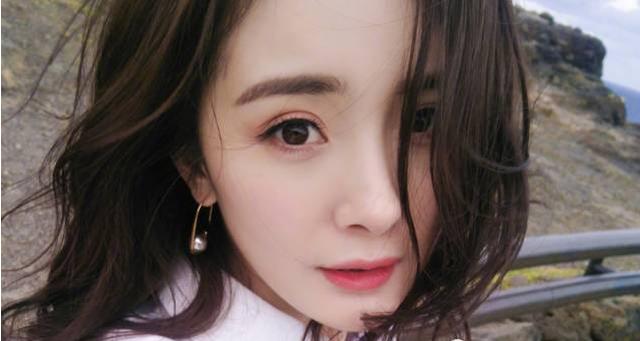 李小璐双眼皮褶,被美颜坑惨的明星