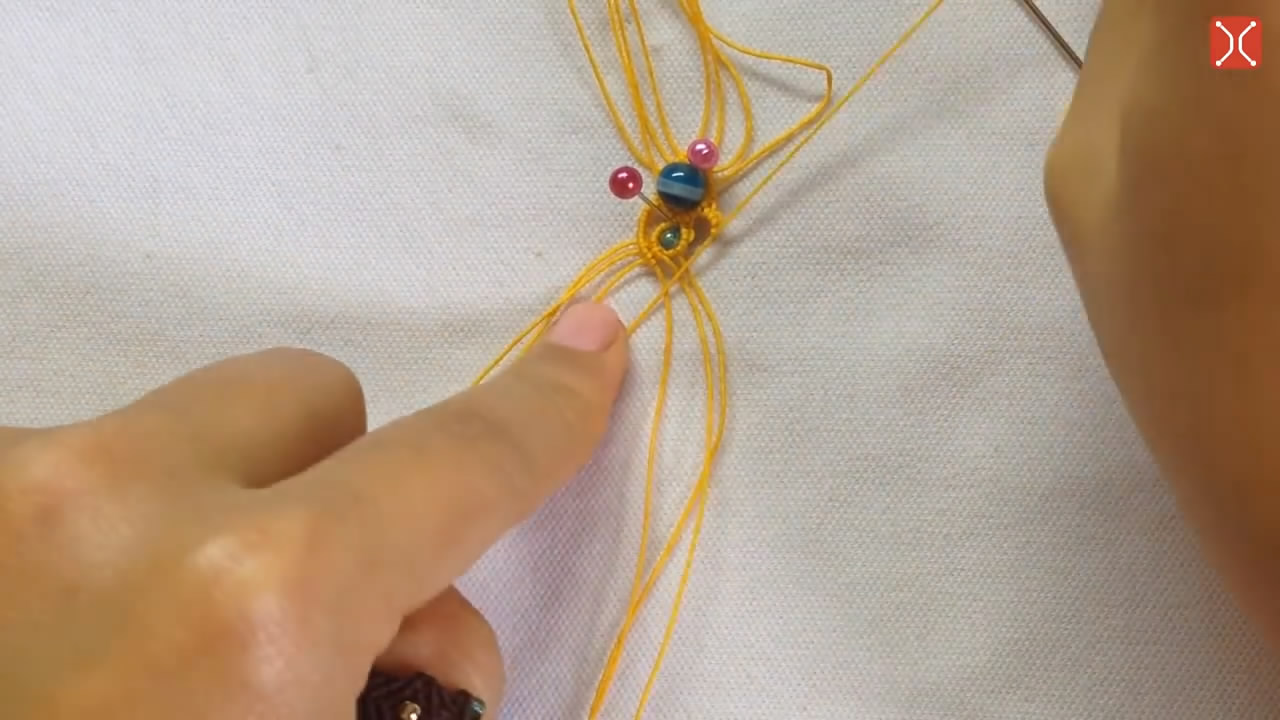 珠子手工编织戒指教程视频,一根线编玫瑰戒指编织方法