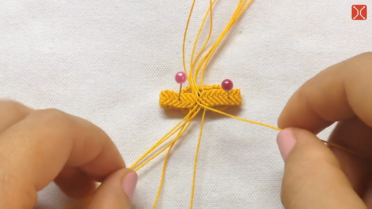 珠子手工编织戒指教程视频,一根线编玫瑰戒指编织方法