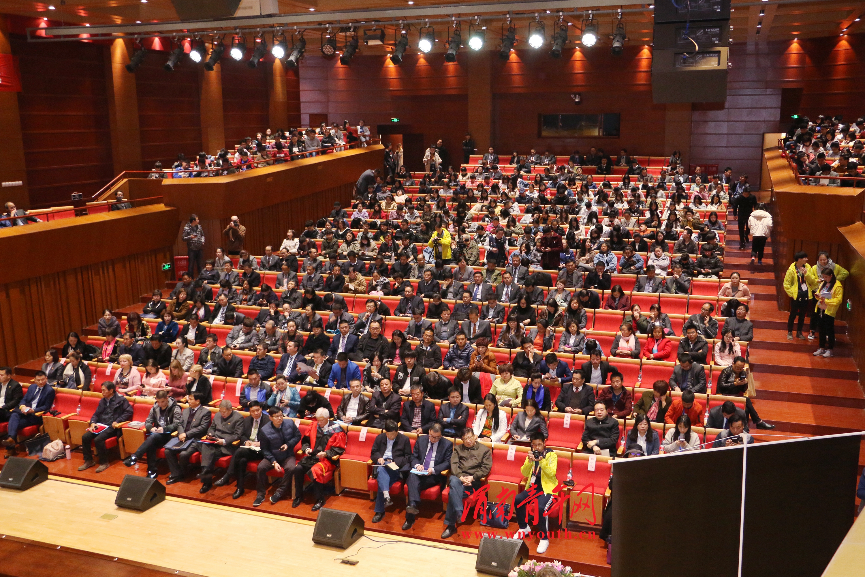 第二届中国金粟山丝绸之路教育与文化创意论坛在中国*产党共**第一所大学成功召开